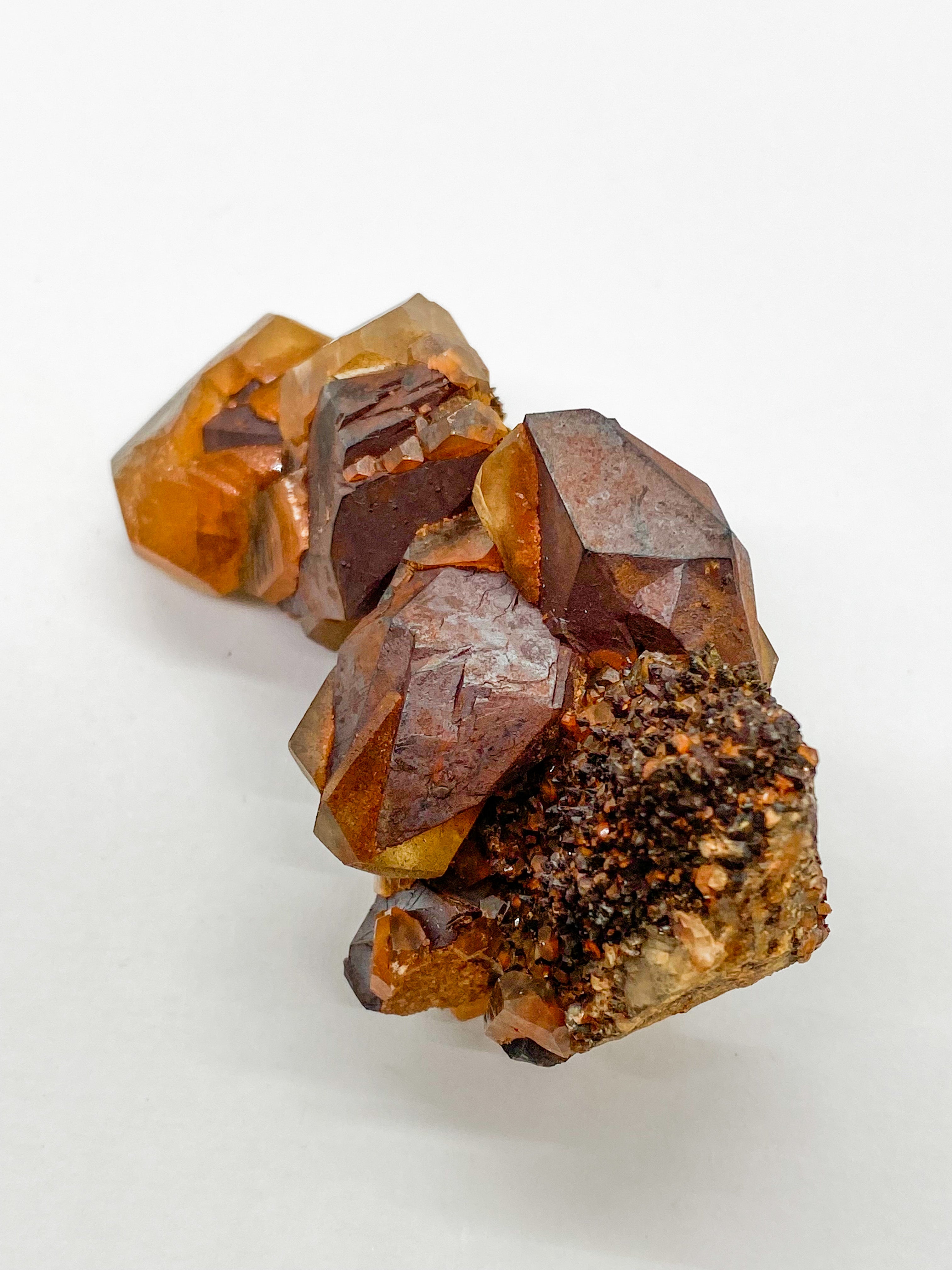 Iron oxidized quartz in calcite