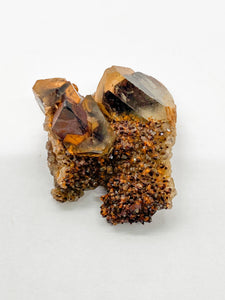 Iron-oxidized Quartz on Calcite