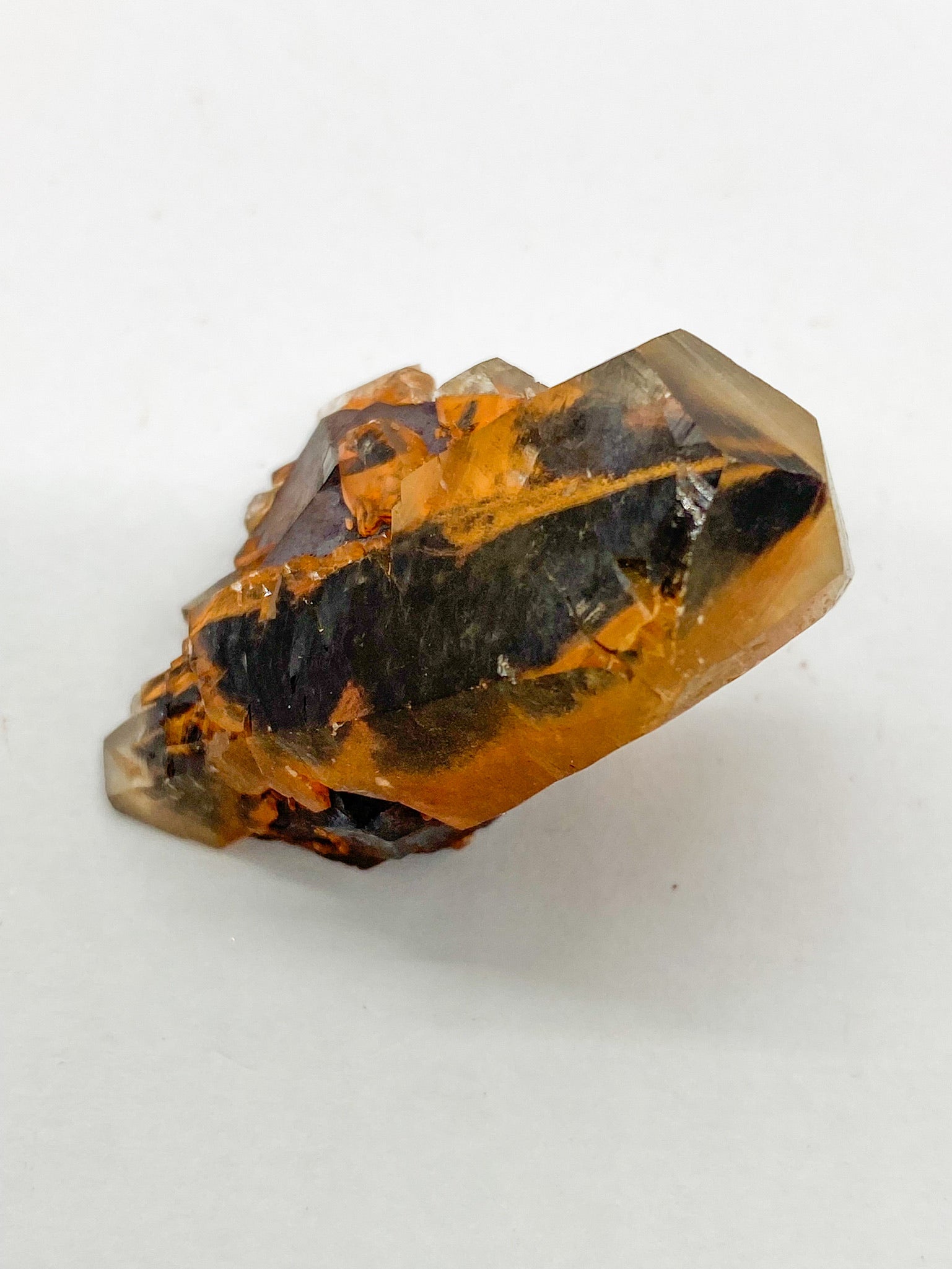 Iron-oxidized Quartz on Calcite