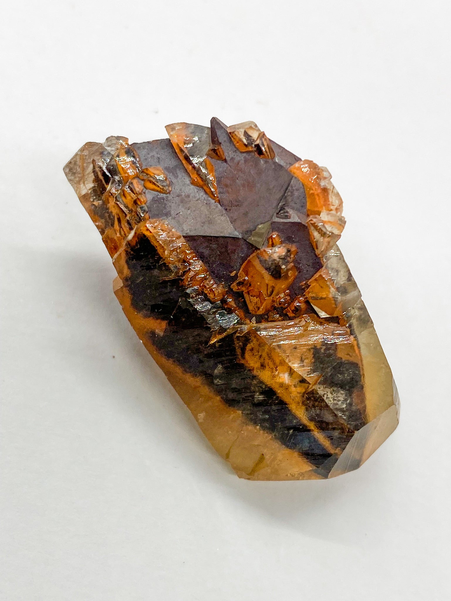Iron-oxidized Quartz on Calcite