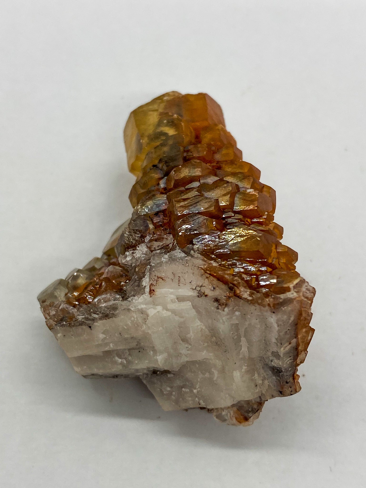 Iron-oxidized Quartz on Calcite