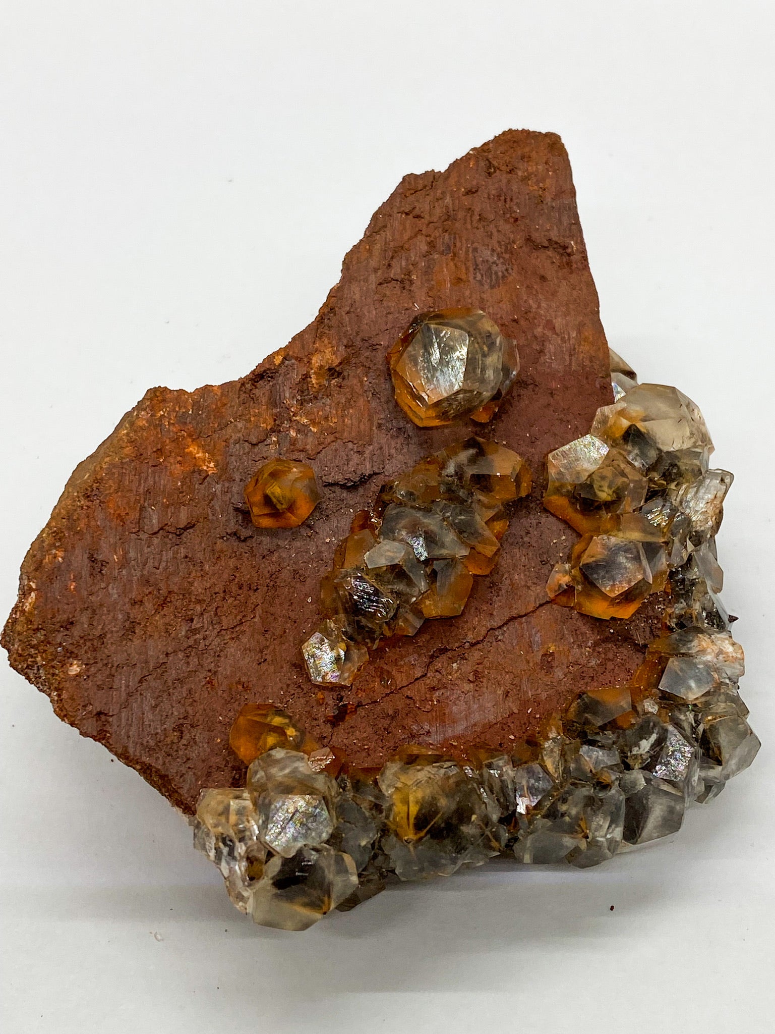 Iron-oxidized Quartz on Calcite