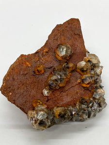 Iron-oxidized Quartz on Calcite