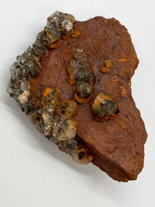 Iron-oxidized Quartz on Calcite