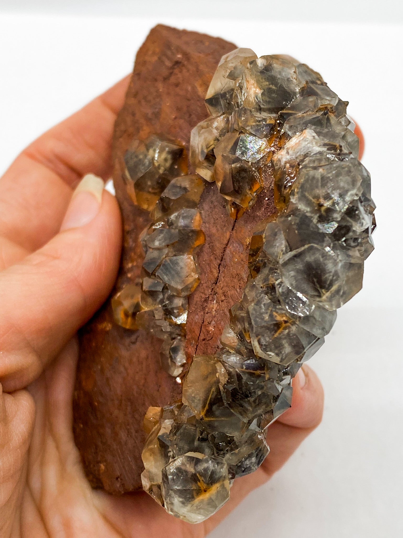 Iron-oxidized Quartz on Calcite