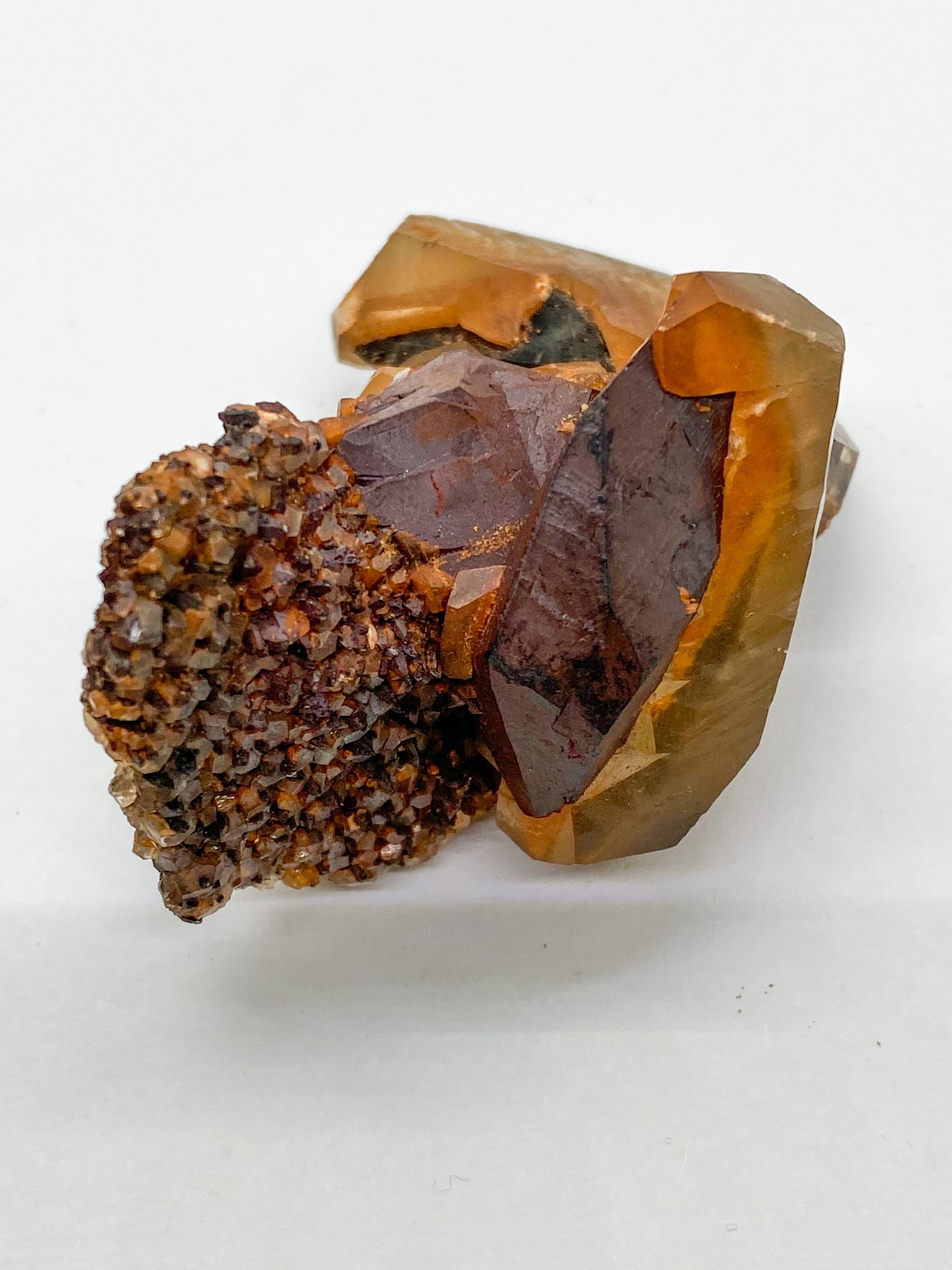 Iron-oxidized Quartz on Calcite