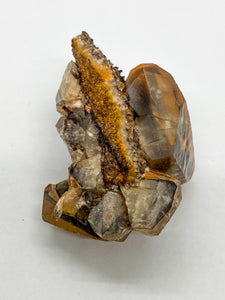 Iron-oxidized Quartz on Calcite