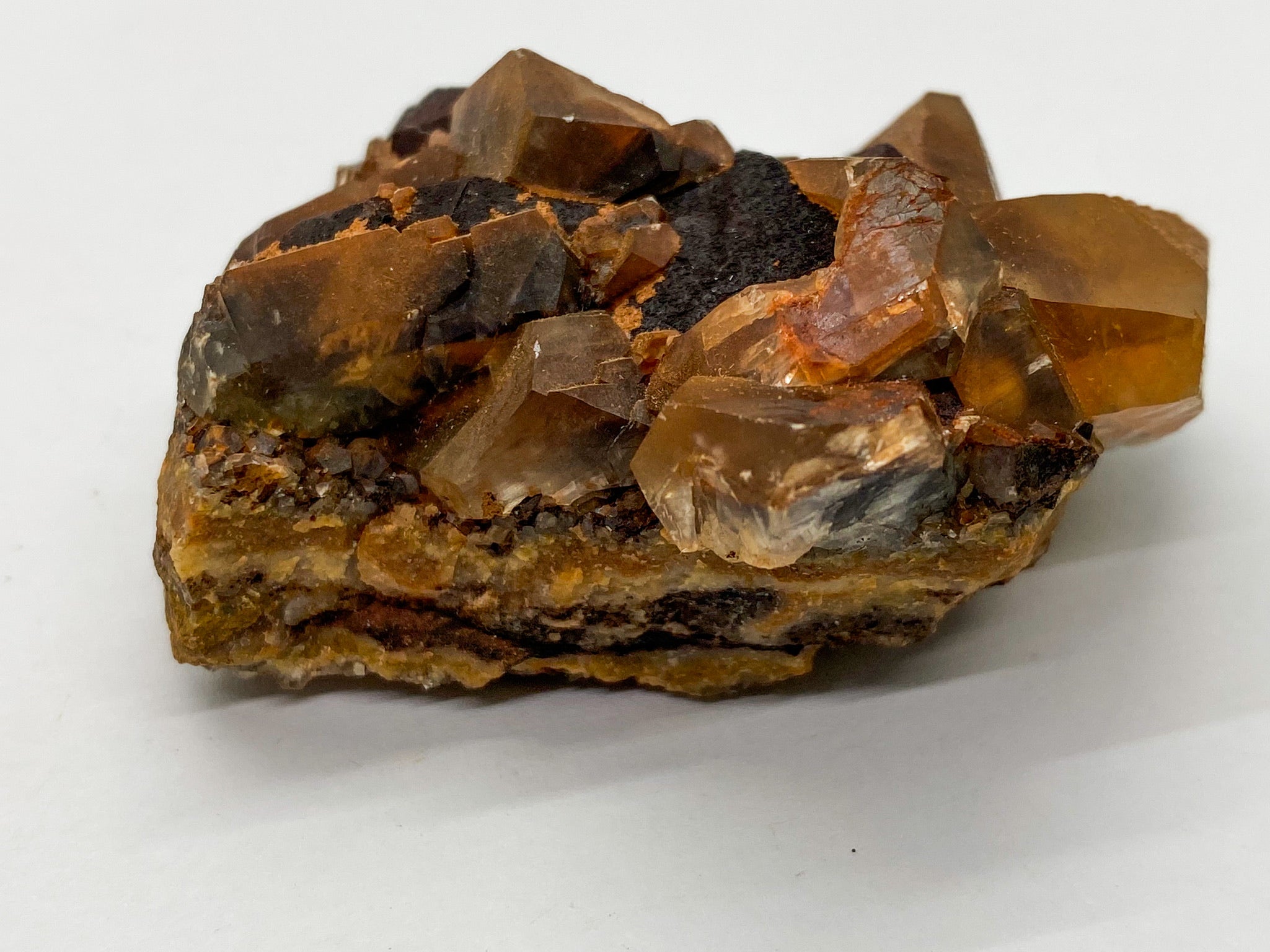 Iron-oxidized Quartz on Calcite