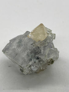 Octahedral Scheelite with Cube Fluorite