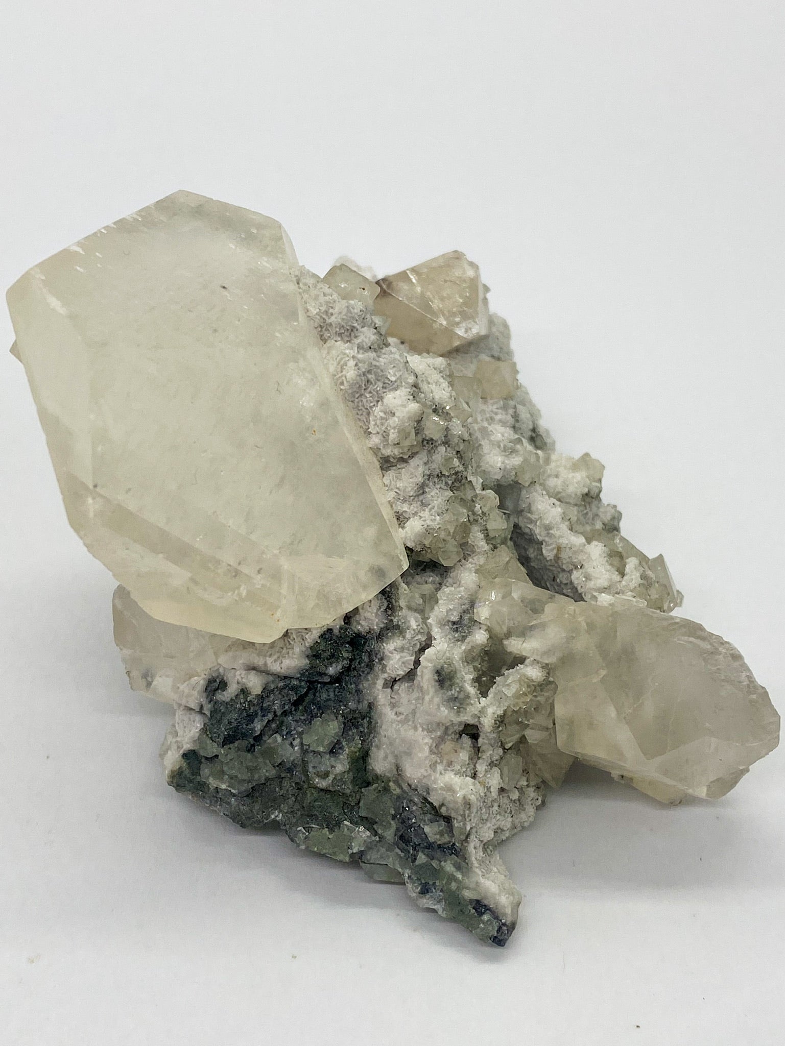 Octahedral Scheelite with Cube Fluorite