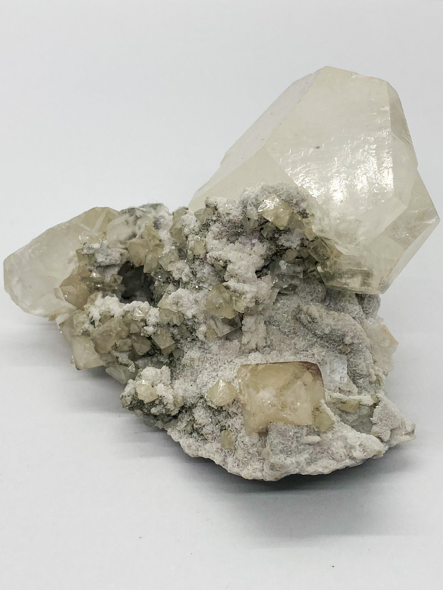 Octahedral Scheelite with Cube Fluorite
