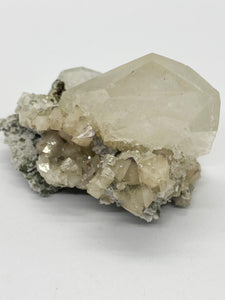 Octahedral Scheelite with Cube Fluorite