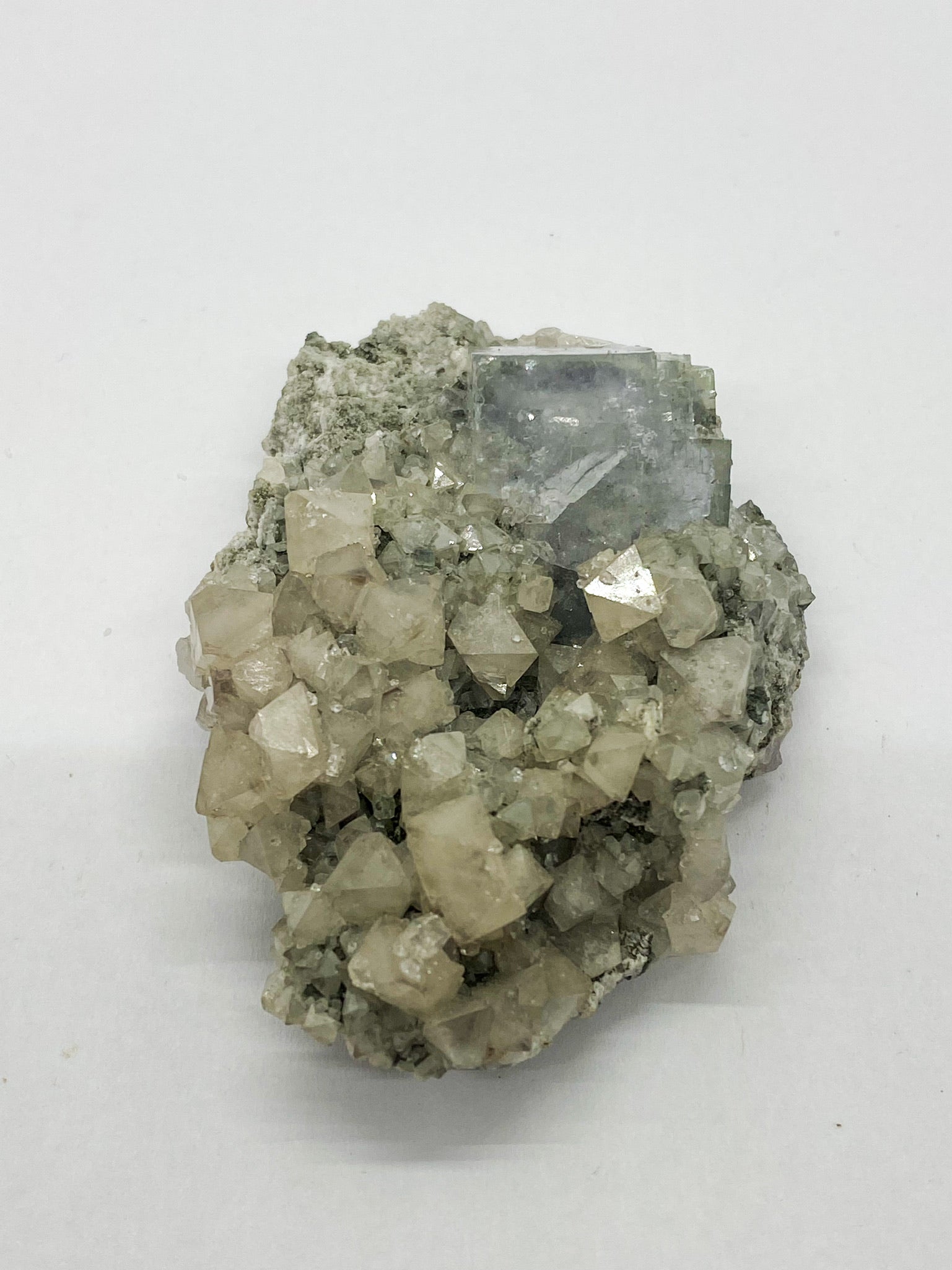 Octahedral Scheelite with Cube Fluorite